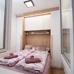 Cute 1bdr In Center