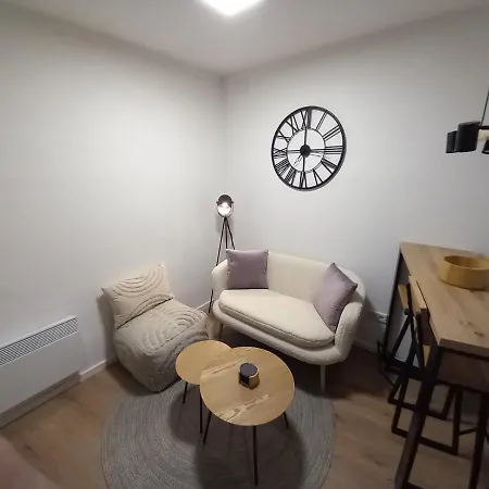 Cute 1bdr In Center Apartment *