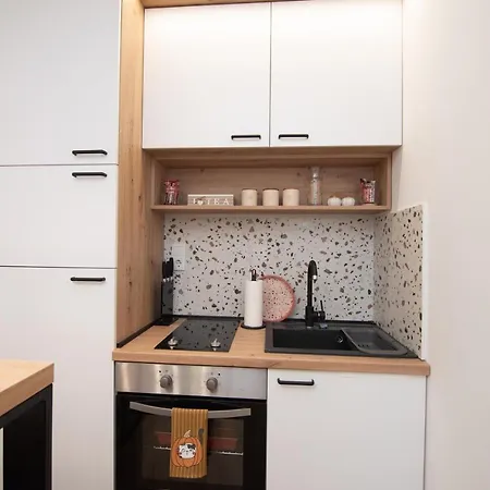 Cute 1bdr In Center Apartment *