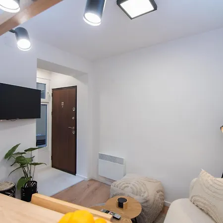 Lägenhet Cute 1bdr In Center *