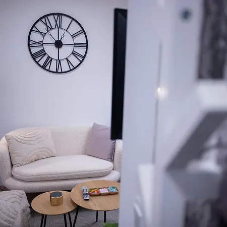 Cute 1bdr In Center *